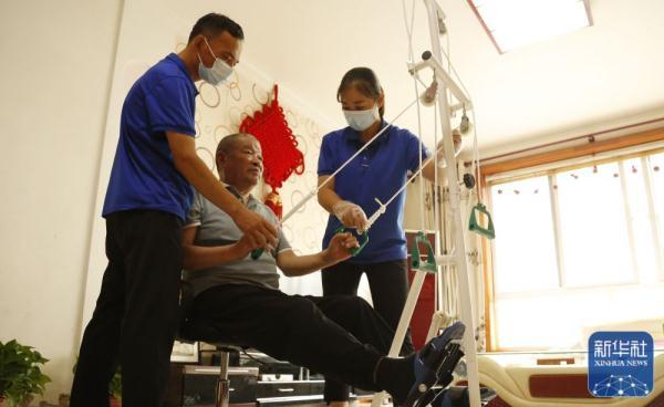 居家护理的服务内容有哪些，居家护理的服务内容有哪些方面（居家护理提高老人生活质量）