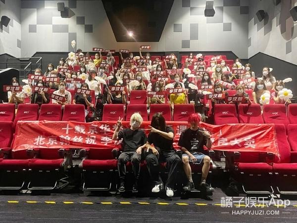 应援小卡制作尺寸，应援小卡制作尺寸几比几（唯一的姐后有唯一的哥）