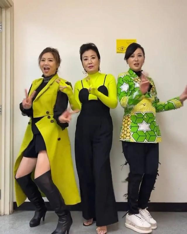 阮兆祥老婆,李思捷演过的所有电影和(梅小惠为"出轨男"至今未嫁)