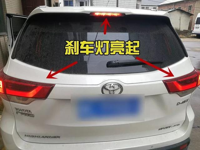 科目二考试下雨的好处，下雨天能练车科目二吗（雨天行车如何正确使用车灯）