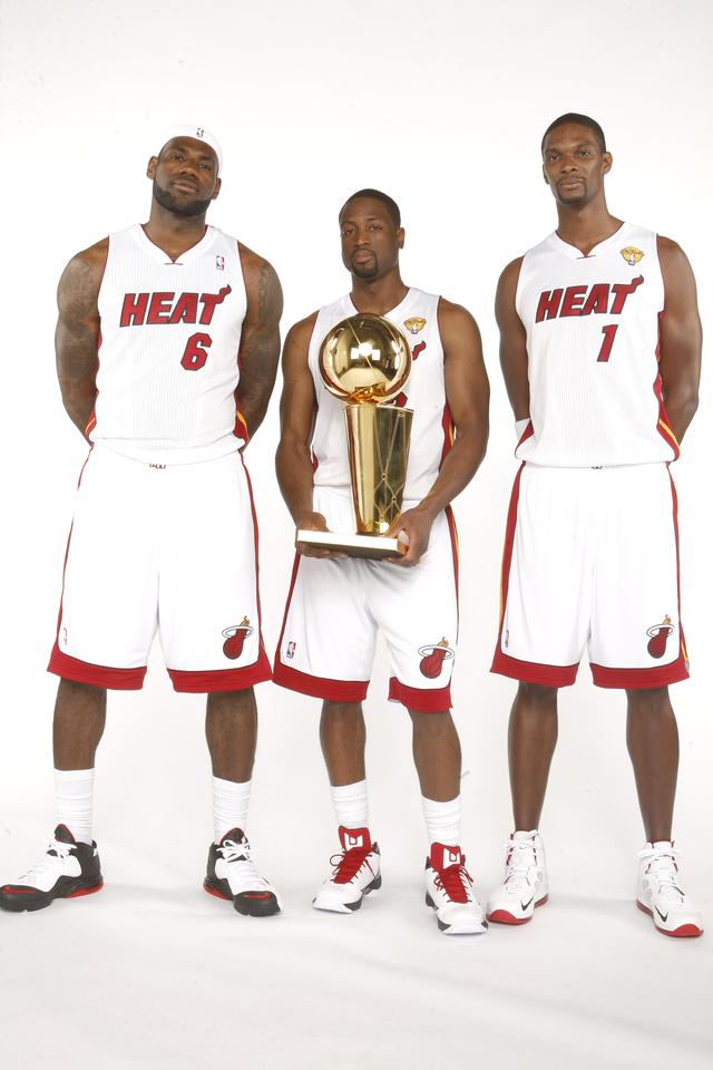 詹姆斯宣布退役时间，杜兰特宣布退役时间（詹姆斯的球衣号码何去何从）