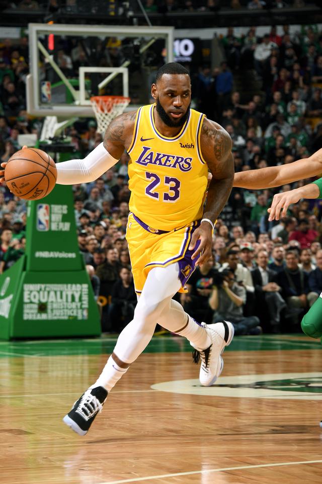 詹姆斯宣布退役时间，杜兰特宣布退役时间（詹姆斯的球衣号码何去何从）