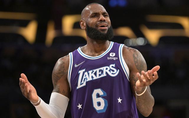 詹姆斯宣布退役时间，杜兰特宣布退役时间（詹姆斯的球衣号码何去何从）