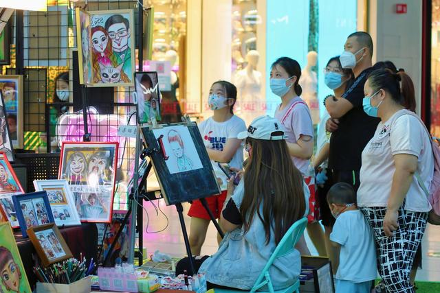 上班时间逛商场，关于逛商场的句子（流动市集带来有趣又新奇的夏日逛街体验）