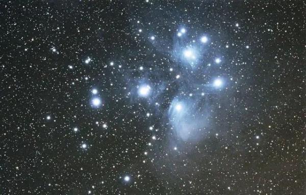 今晚有没有流星雨，多少年会出现一次流星（今晚，一起去看流星雨）