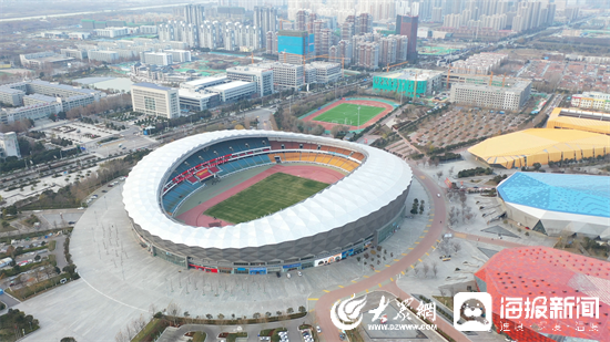 济宁的游泳馆有哪些，济宁哪个游泳馆冬季开放（济宁体育中心迎来暑期运动热）