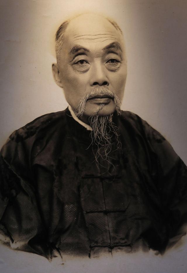 张謇生平简介，化蛹成蝶：张謇和他的南通