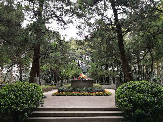 张謇生平简介，化蛹成蝶：张謇和他的南通