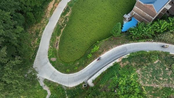 行走的50万什么意思，1450和50万是什么意思（35年如一日行走在大山深处的“希望信使”）