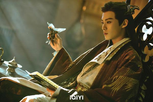 驯服冰山老公，驯服冰山老公男主蓝狮（王鹤棣《苍兰诀》霸总上身）