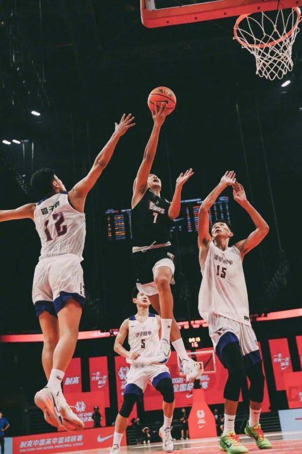 篮球中可以人球分过吗，篮球怎么断别人的球（诸强并起撼动清华附中男篮统治地位——中国高中篮球联赛男子组综述）