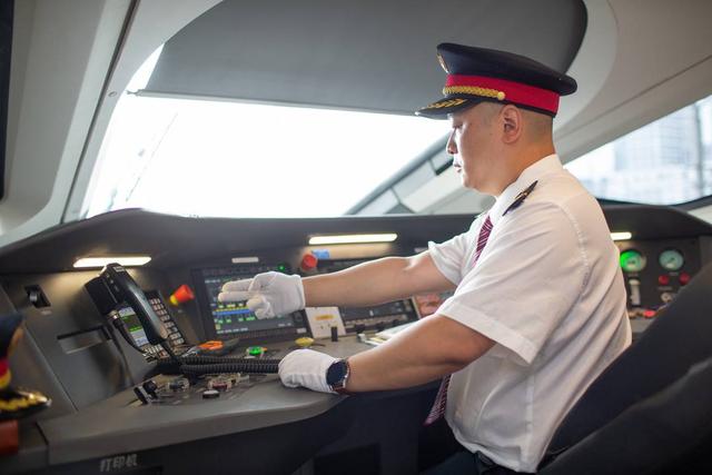 成贵高铁最快线路，从成贵高铁看四川交通之变丨我的这十年