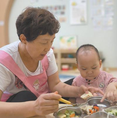 幼儿园晨检一看二摸三问四查（幼有所托，解后顾之忧）