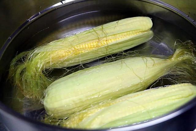 鲜玉米煮多长时间能熟，嫩玉米多长时间煮熟（多放这2样东西）