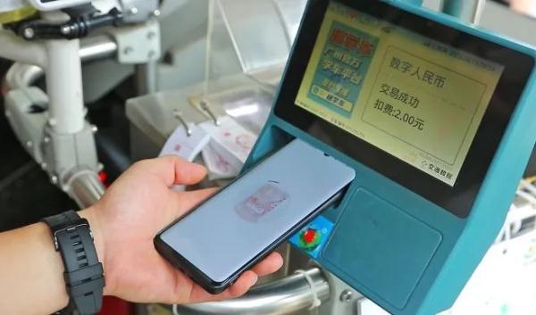 广州公交怎么扫码乘车，广州公交怎么扫码乘车视频（广州10条公交线路率先试点）