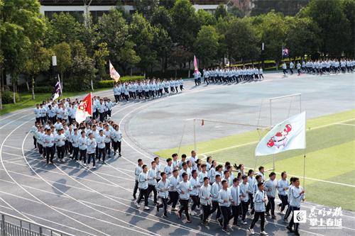 匍匐拳16动是什么意思，匍匐拳16动名称（昆十中新学期年级活动各具特色）