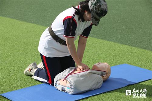 匍匐拳16动是什么意思，匍匐拳16动名称（昆十中新学期年级活动各具特色）