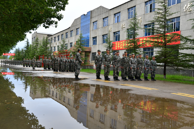 四省藏区是哪四省，四省藏区是什么（川藏汽车兵：车辙向西生长）