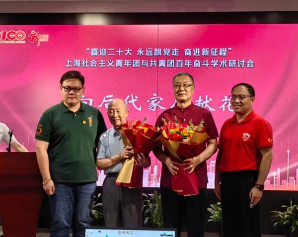 新文化运动的旗帜，新文化运动高举的两面大旗是什么（这群“娃娃”们如何在中国革命史上写下浓墨重彩的一笔）