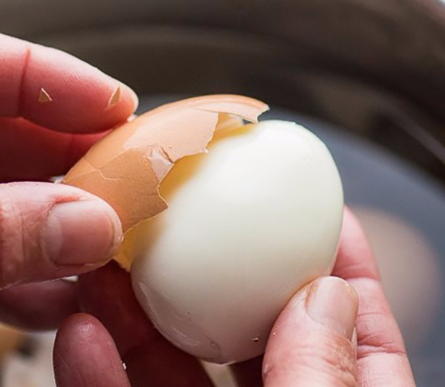 鸡蛋煮几分钟能熟，煮鸡蛋一般要几分钟（煮鸡蛋：冷水、热水下锅都不对）