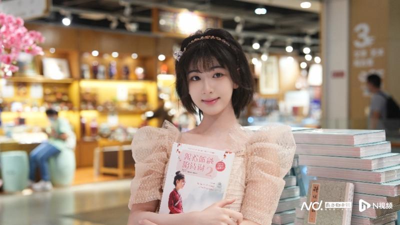 你笑起来真好看歌曲原唱李昕融出书了！