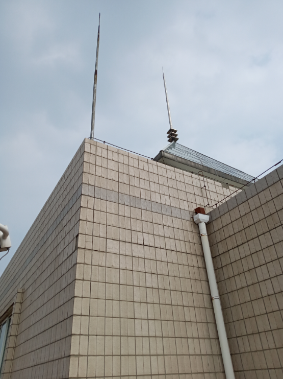 美国科学家发明了避雷针，避雷针是谁发明的（鸟巢、长城、佛香阁......都是怎么避雷的）