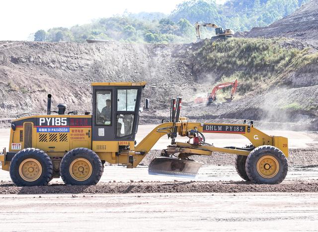 新建重庆至黔江铁路建设加速推进，<新华全媒+>新建重庆至黔江铁路建设加速推进