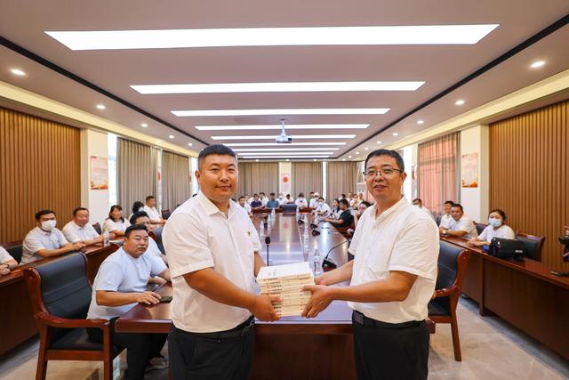 中国石油华东大学继续教育，中国石油大学排名（<华东>教育帮扶内蒙古科左后旗培训班学员走进徐村交流学习）