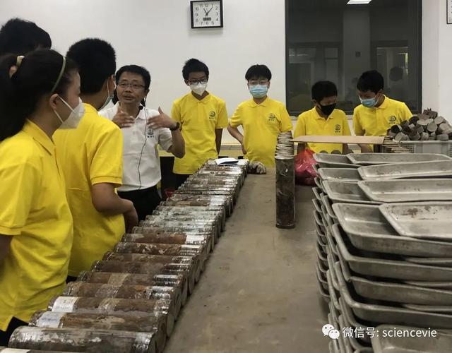 什么是土的三相组成，土的三相组成为( )（“万丈高楼平地起”地质科学探究公益营活动精彩回顾）