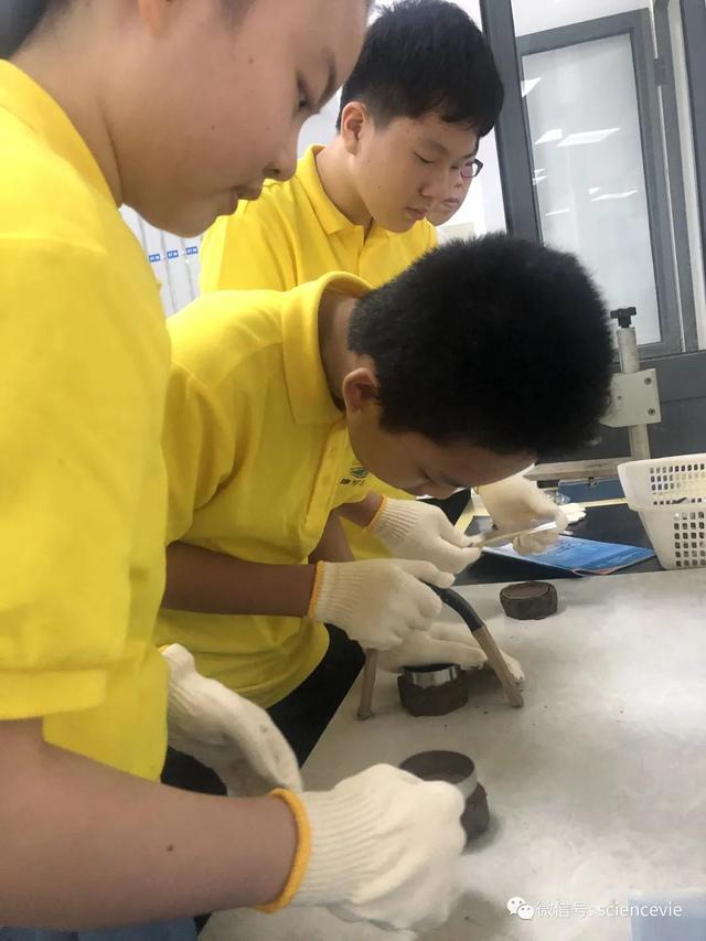 什么是土的三相组成，土的三相组成为( )（“万丈高楼平地起”地质科学探究公益营活动精彩回顾）