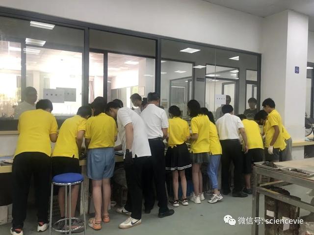 什么是土的三相组成，土的三相组成为( )（“万丈高楼平地起”地质科学探究公益营活动精彩回顾）