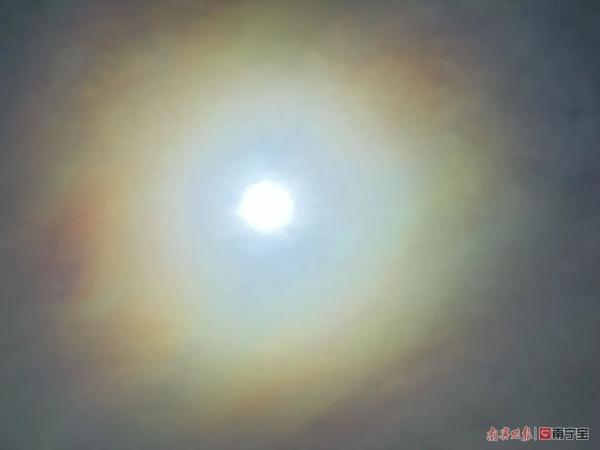 日晕三更雨是什么意思，为什么日晕三更雨（南宁上空惊现“七彩日晕”）