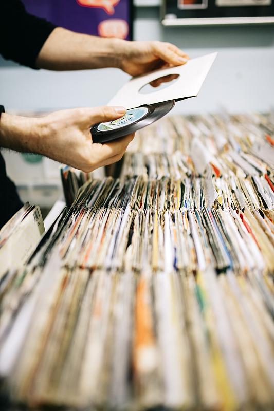 中意和钟意的区别，中意和钟意的区别是什么（深埋创作者与听众一起成长的回忆）