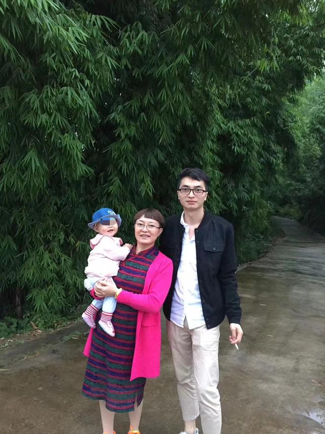 网络上惊现的踩兔女是谁，踩兔女性工作者（男子18年前扒飞机万米高空飞1.5小时生还）