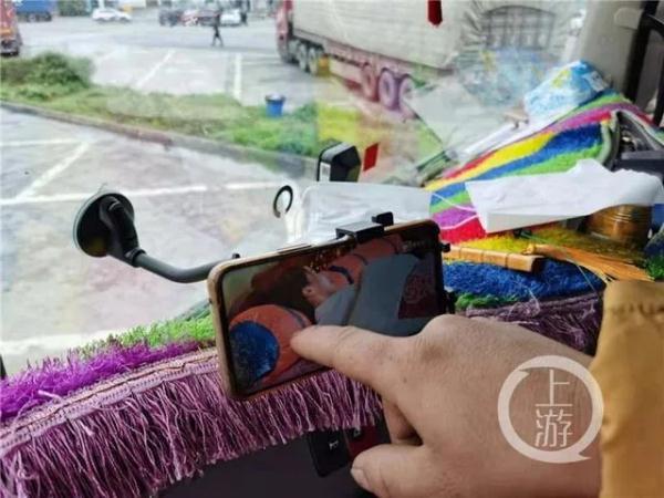 开车抽烟扣分吗，开车抽烟扣分吗（开车时挖鼻孔，也要被扣分罚款）