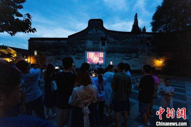 乌镇属于哪个城市，乌镇必去的三大景点（打造“夜经济”让“客流”变“客留”）