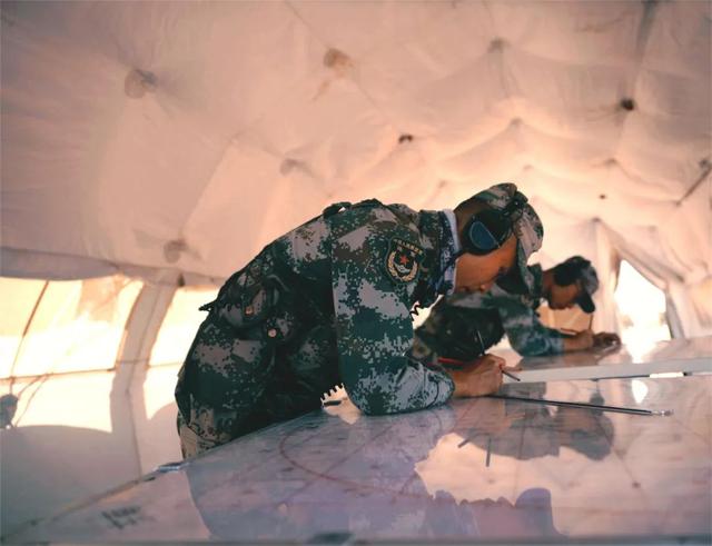 鏖战大漠，指挥保障显神威，千里戈壁打一地名