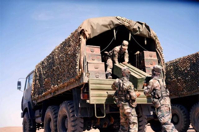 鏖战大漠，指挥保障显神威，千里戈壁打一地名