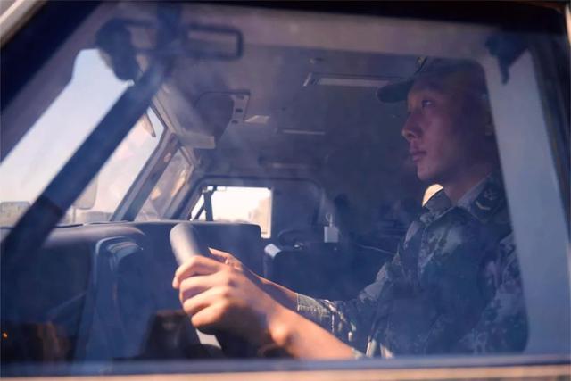 鏖战大漠，指挥保障显神威，千里戈壁打一地名