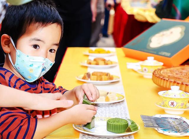 全聚德月饼仿膳礼盒，全聚德糕点礼盒（老字号仿膳饭庄举行技艺传承仪式）