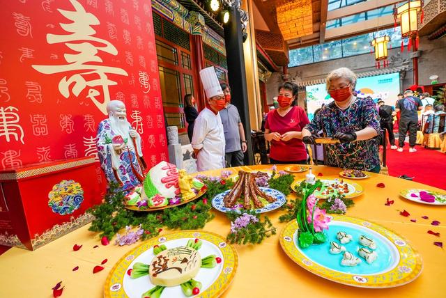 全聚德月饼仿膳礼盒，全聚德糕点礼盒（老字号仿膳饭庄举行技艺传承仪式）