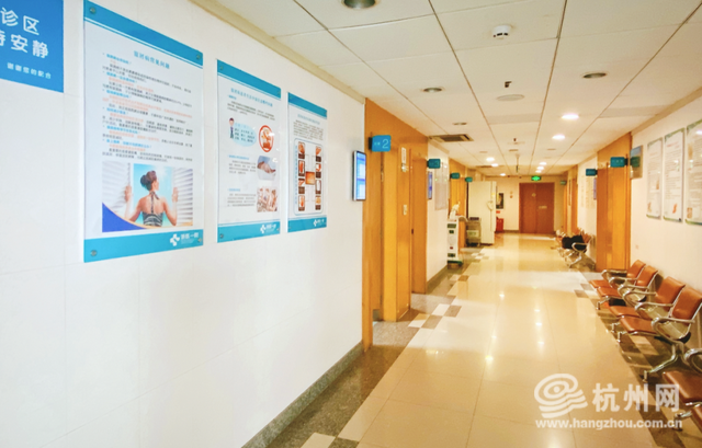 宝宝有时候摇头怎么回事，婴儿时不时的摇头是为什么（男孩老是眨眼睛、做鬼脸）