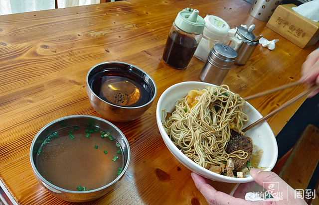 上海烟多少钱一包，金色上海烟多少钱一包 （街坊邻居吃了几十年的上海小面馆）