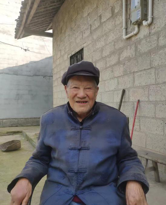 一个米一个山是什么字，米字旁一个山读什么（我家有老兵丨父亲的“肚脐眼”长在肩膀上）