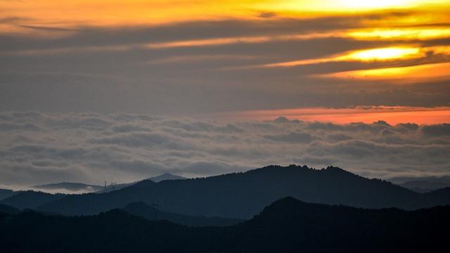 连绵不断的山叫什么，连绵不断的山叫是什么（河南卢氏冠云山云海风景绝美）