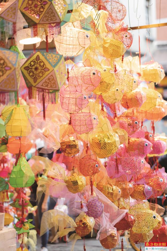农历七月十四是什么节日，阴历7月14日是什么节日是不是鬼节（这家手工灯笼店成网红打卡点）