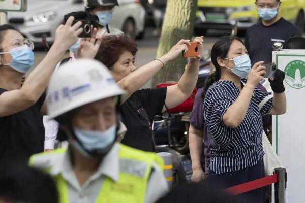 名字中间一点的符号怎么打，中间一点的符号怎么打四（有家长没克制住连发48个“哈”）