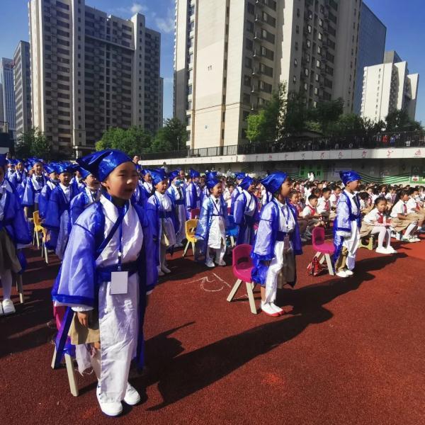 开学祝福语八个字，大学祝福语 八个字（开学第一天各学校“花式”迎接新生）