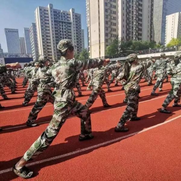 开学祝福语八个字，大学祝福语 八个字（开学第一天各学校“花式”迎接新生）