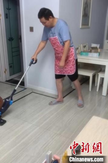 男人要不要当耙耳朵，每一位居家的成都“耙耳朵”